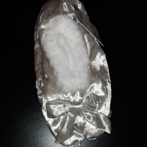 1 New Women's Slippers Size 8-10 L/XL